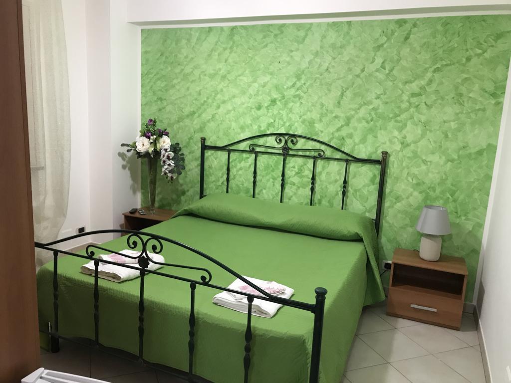 Rosy And Roby Bed & Breakfast Gasponi Luaran gambar